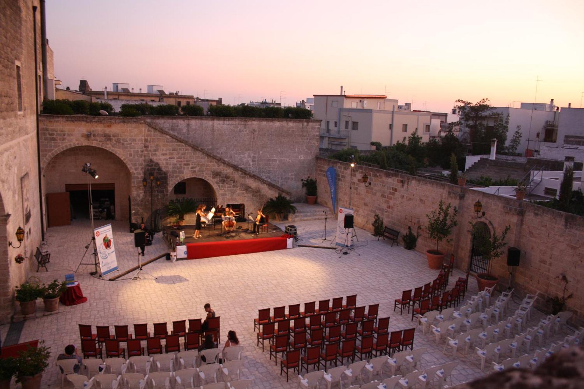 Bed and Breakfast Castello Conti Filo Torre Santa Susanna Exterior foto